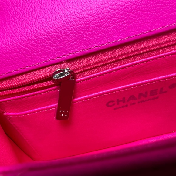Pending xx CHANEL▪️19K 2.55 Mini Reissue Fuschia quilted goatskin - Picture 16 of 16
